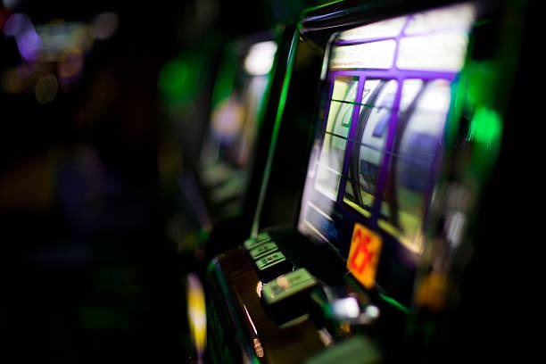 Live-dealer roulette and baccarat tables